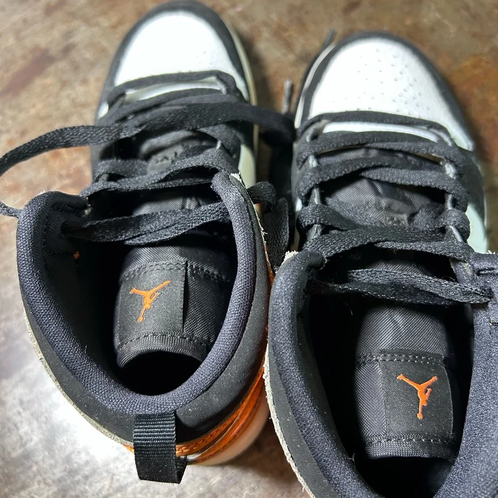 Nike Jordan AJ 1 Mid “Shattered Backboard” Black, Starfish (Orange), White Youth - Picture 14 of 15